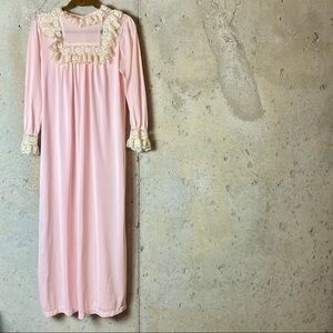 Vintage 70s Suzy star pale pink Victorian cream lace long night gown